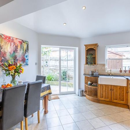 Traditional English 4 Bedroom Home In Greenwich Plumstead  Exteriör bild