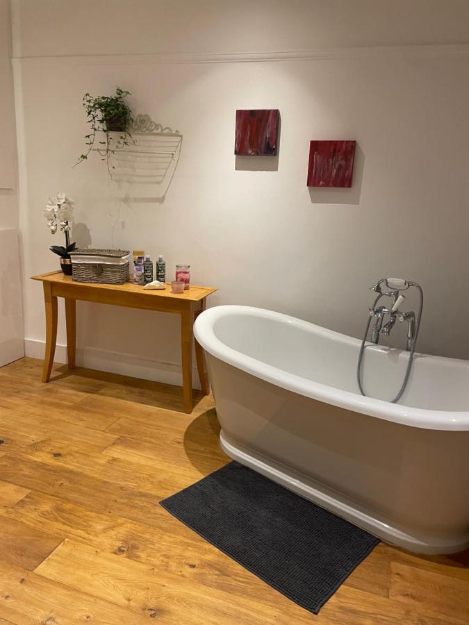 Traditional English 4 Bedroom Home In Greenwich Plumstead  Exteriör bild