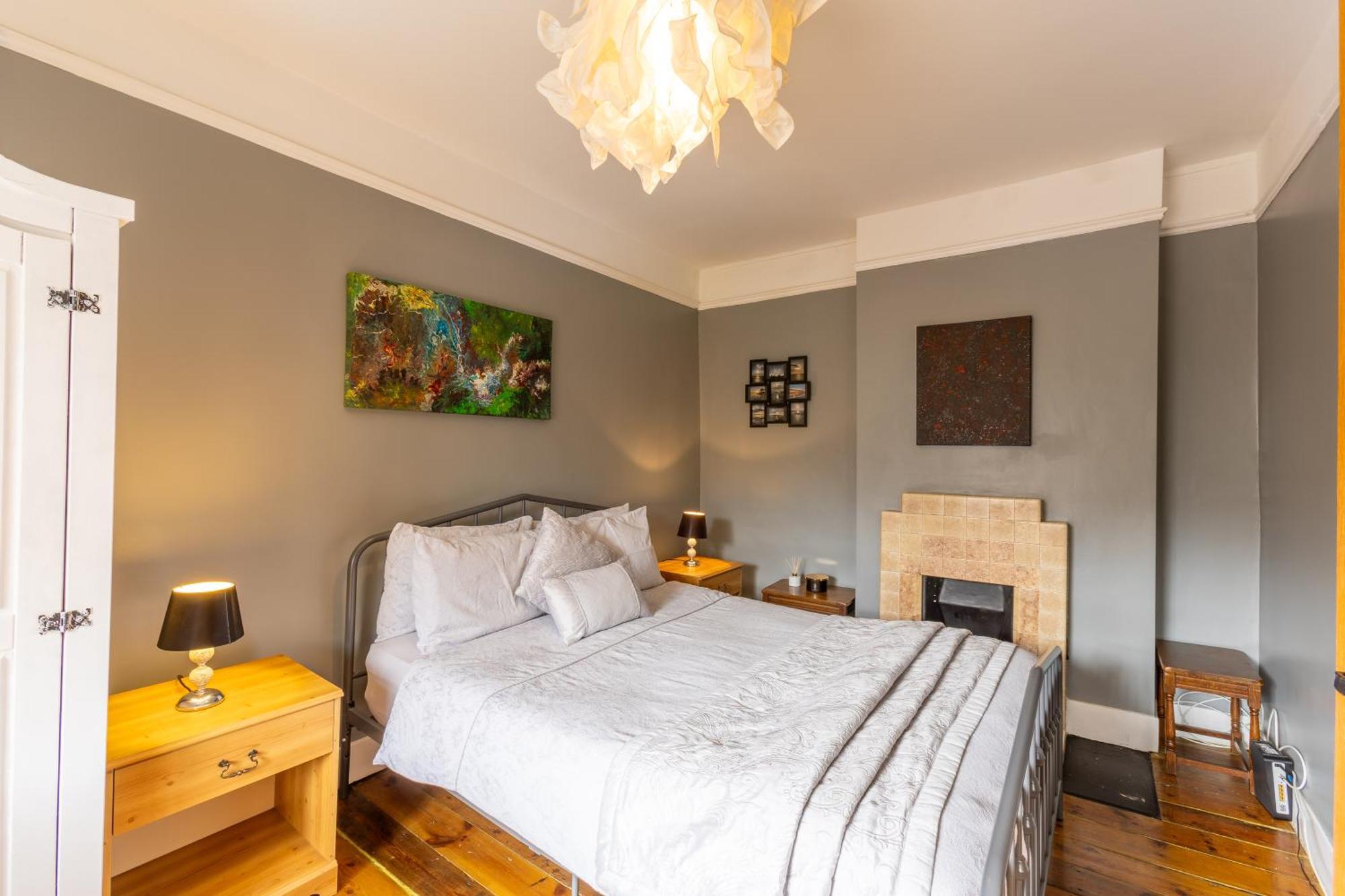 Traditional English 4 Bedroom Home In Greenwich Plumstead  Exteriör bild